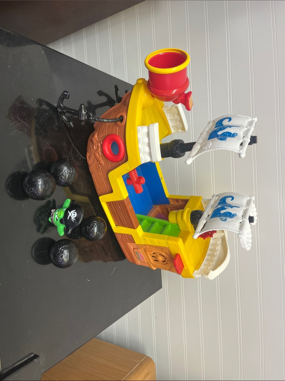 2005 Fisher Price pirate ship with pirate and 4 canons